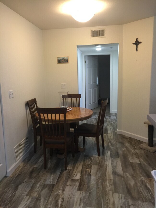 Dining Area - 4545 Wheaton Dr