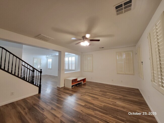 Foto del edificio - 5747 Empress Garden Ct