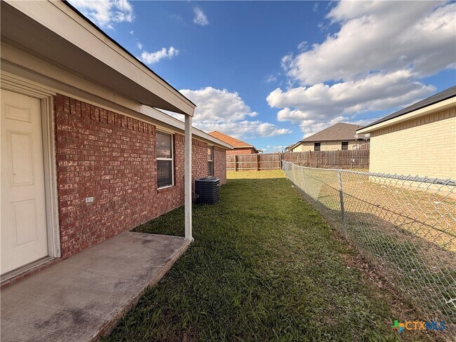 Building Photo - 2801 Lucille Dr