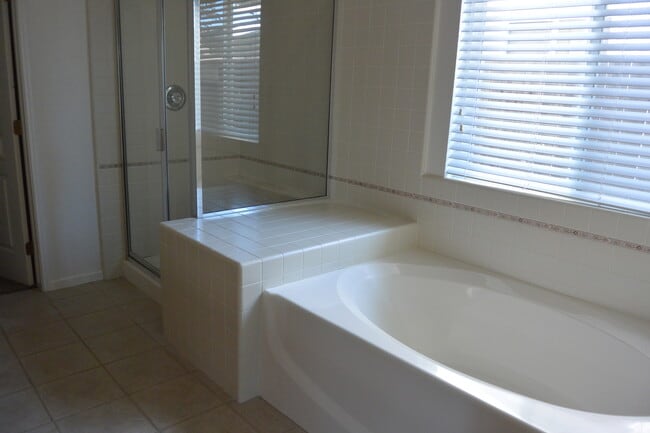 Foto del edificio - Beautiful 4 bedroom, 2 bath house in South...