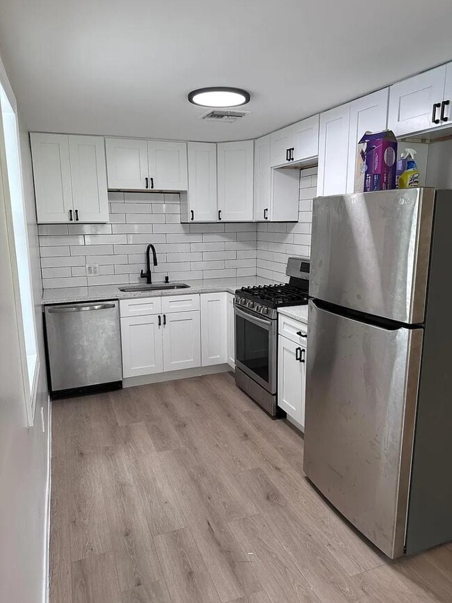 Foto del edificio - 3505 Iris St N