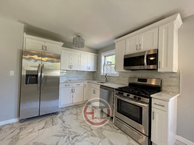 Building Photo - 1529 Dwight Pl