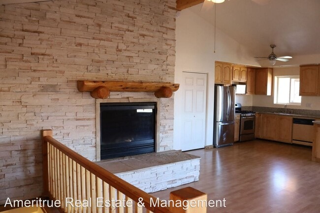 Building Photo - 4 br, 2 bath House - 334 Acorn Way