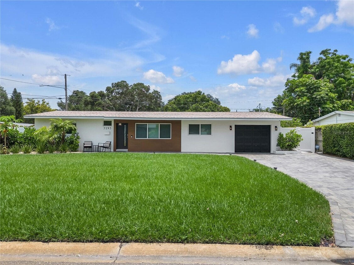 Foto principal - 3295 57th St N