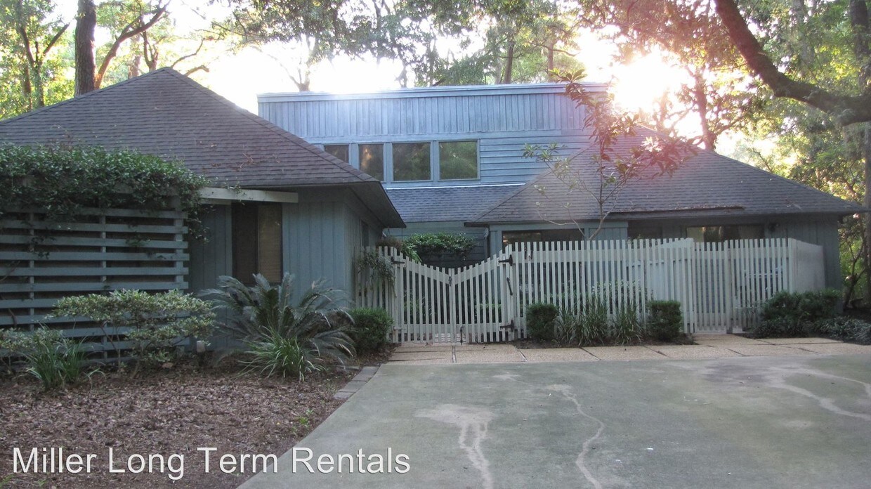 Primary Photo - 15 Dewberry Ln