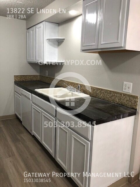 Building Photo - 13822 SE Linden Ln