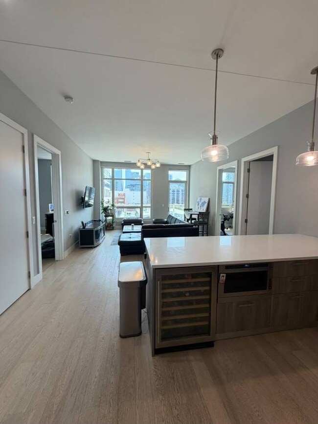 Photo - 367 W Locust St (Chicago, IL) Apartment