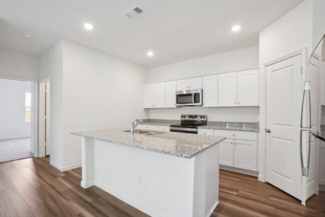 Foto del edificio - 16125 Viburnum Dr