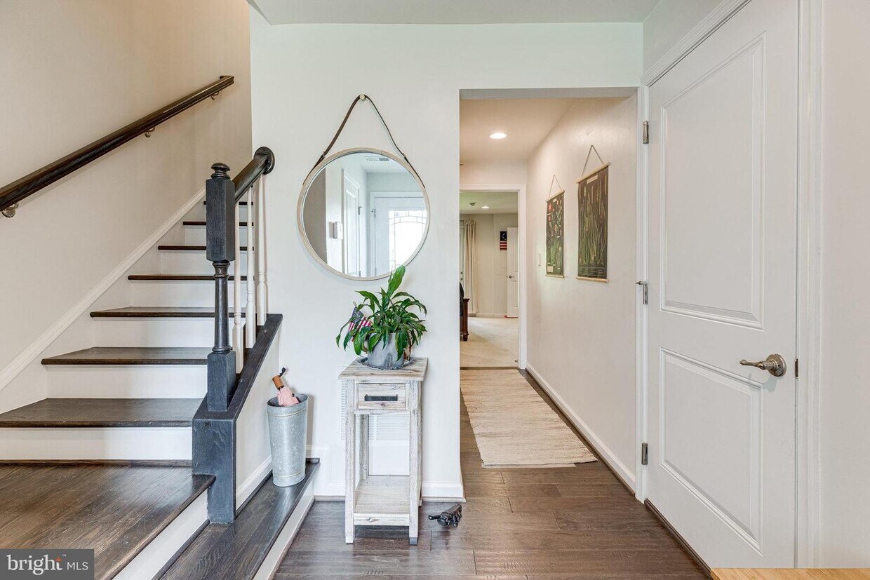 Primary Photo - 10753 Hinton Way