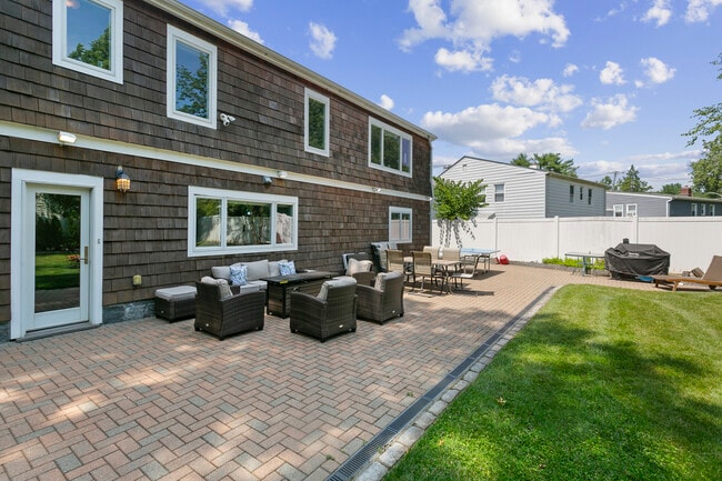 Foto del edificio - 691 Wilmot Rd