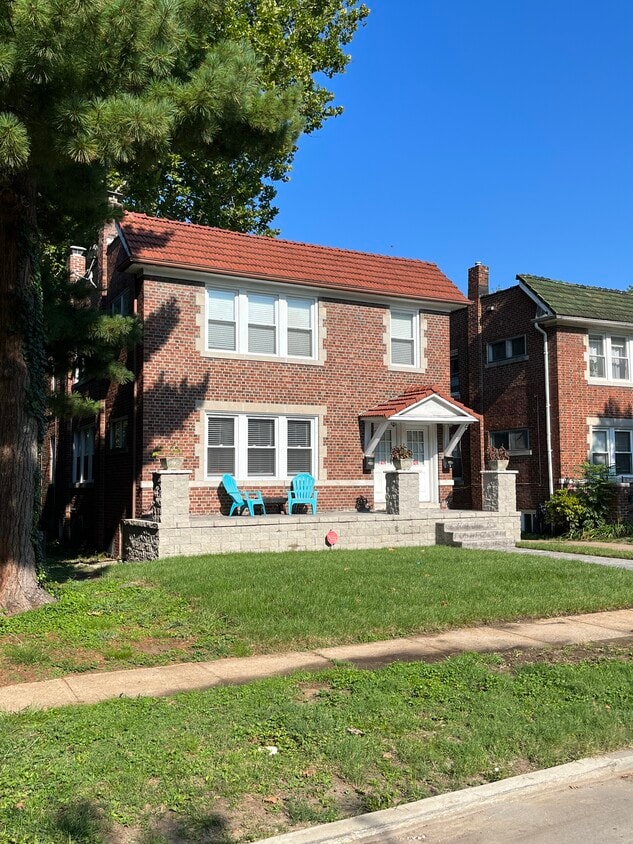 1021 Commodore Dr Unit 1st Floor, Richmond Heights, MO 63117