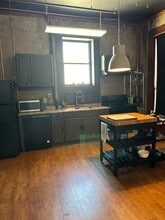 Building Photo - 110-110 E Tyler St
