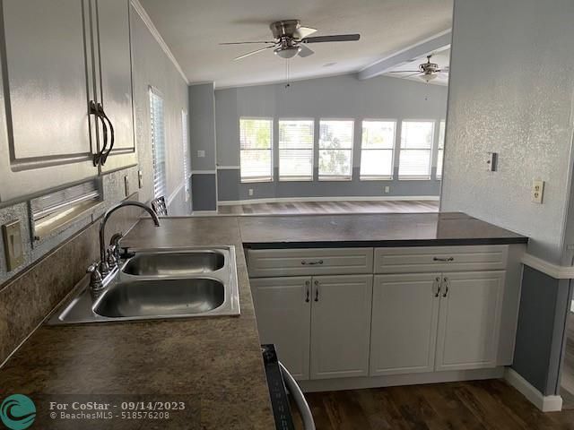 Foto del edificio - 927 Sun Acres Ln