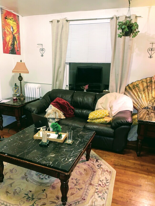 Living Room - 104 N Harvie St