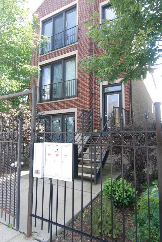 Front Entrance - 6633 W Belmont Ave