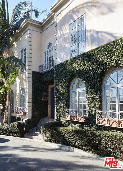 Foto del edificio - 1439 Queens Way