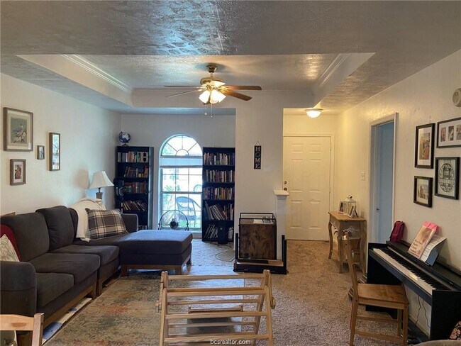 Building Photo - 903 Azalea Ct