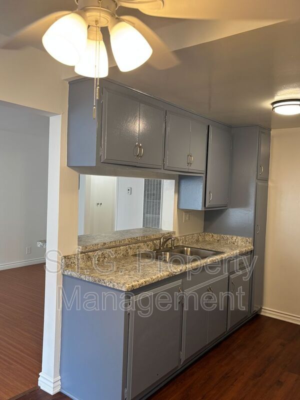 Foto del edificio - 2504 N Naomi St