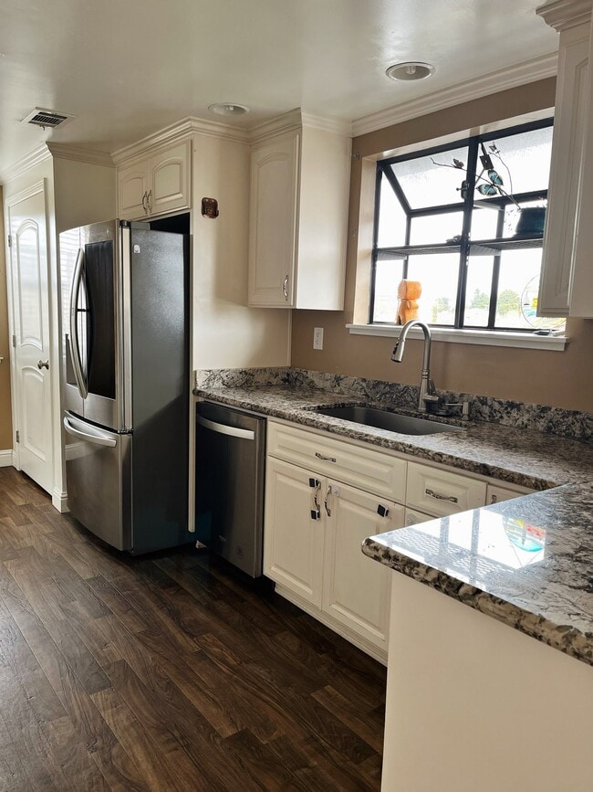 Building Photo - 14011 Seagate Dr