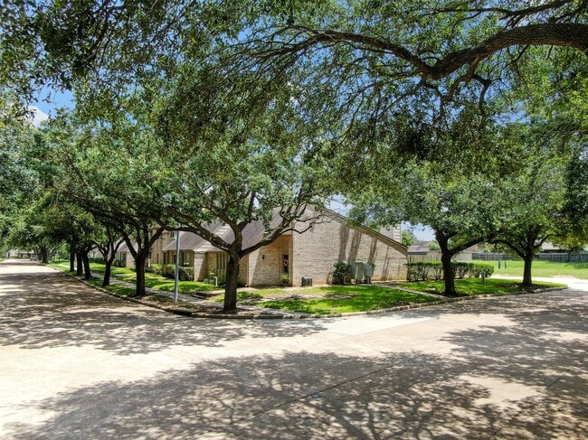 Building Photo - 6602 Montauk Dr