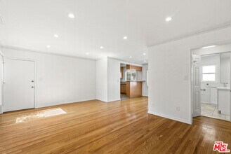 Building Photo - 1235 N Harper Ave