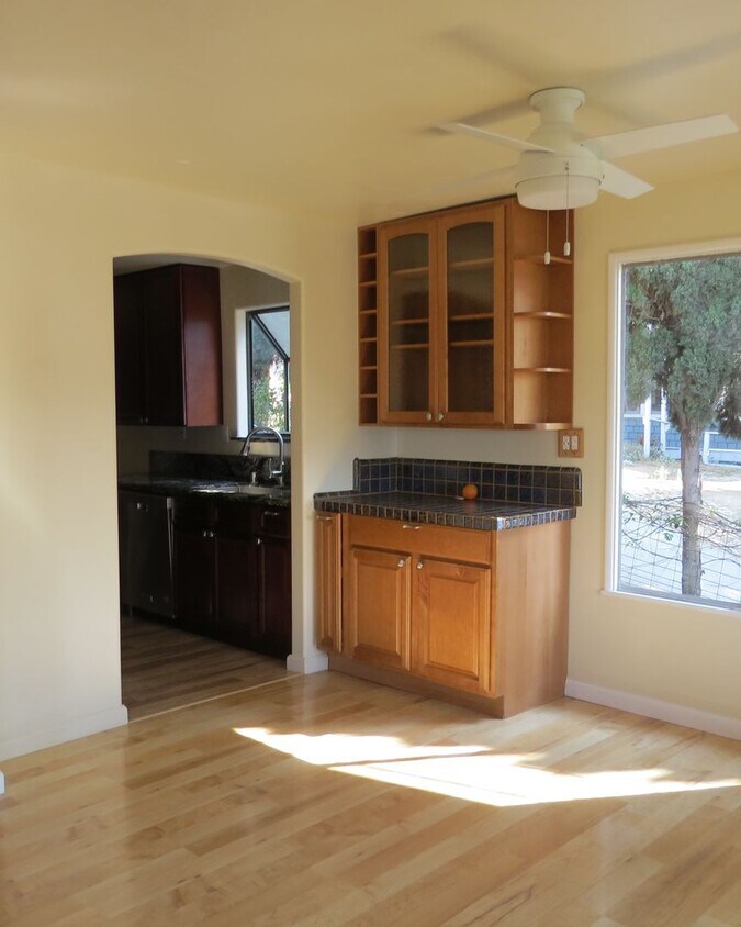 221 Le Point St Unit 1, Arroyo Grande, CA 93420 Room for Rent in