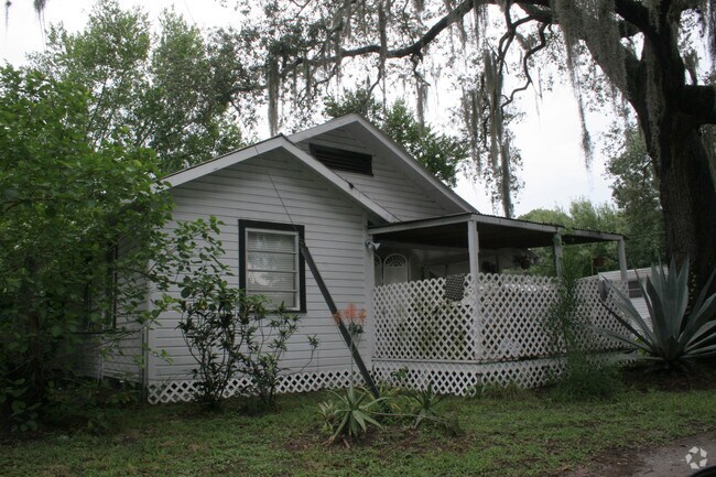 Building Photo - 3101 W Hillsborough Ave
