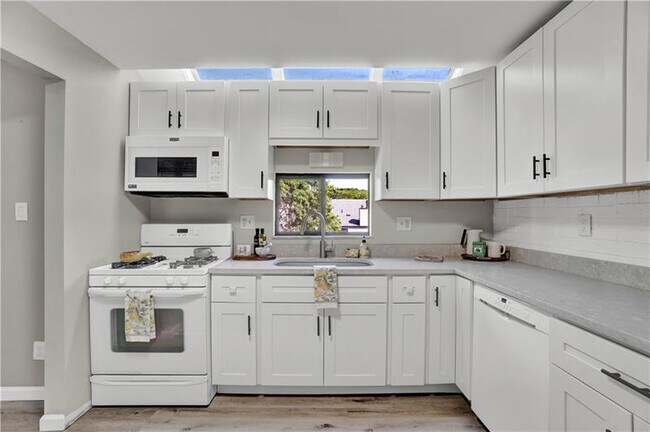 Building Photo - 3150 Camberly Dr