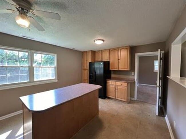 Building Photo - 504 Holly Ct
