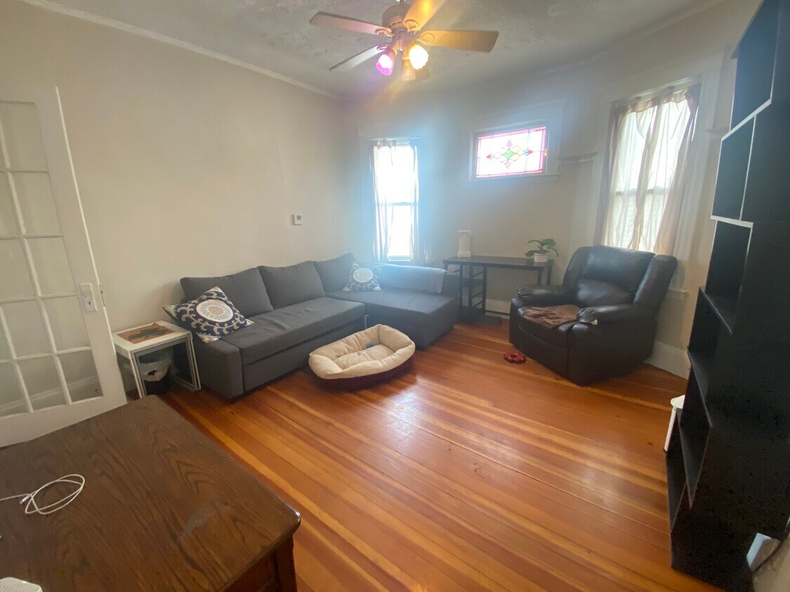 Primary Photo - 15 Rowell St
