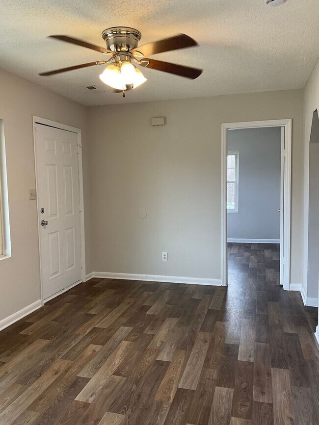 Foto del edificio - 1043 Mountain Crest Dr