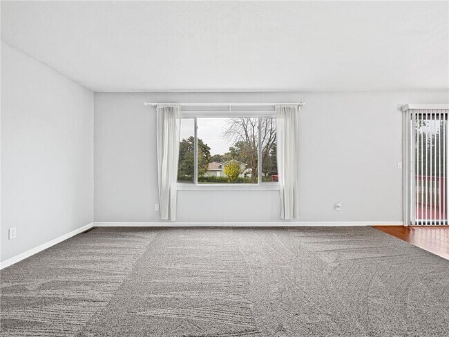 Foto del edificio - 9700 Thomas Ave N