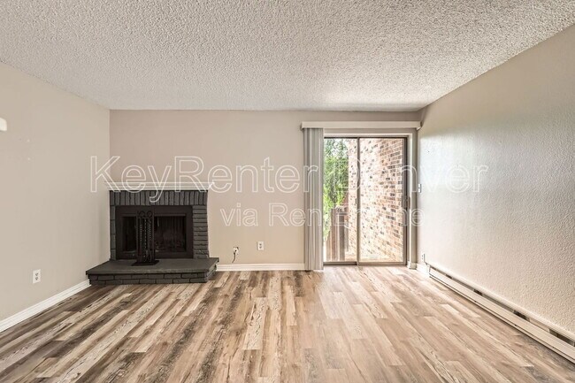 Foto del edificio - 18206 W 3rd Ave