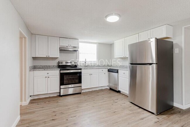 Building Photo - NOW OFFERING HALF OFF FIRST FULL MONTH IF ...