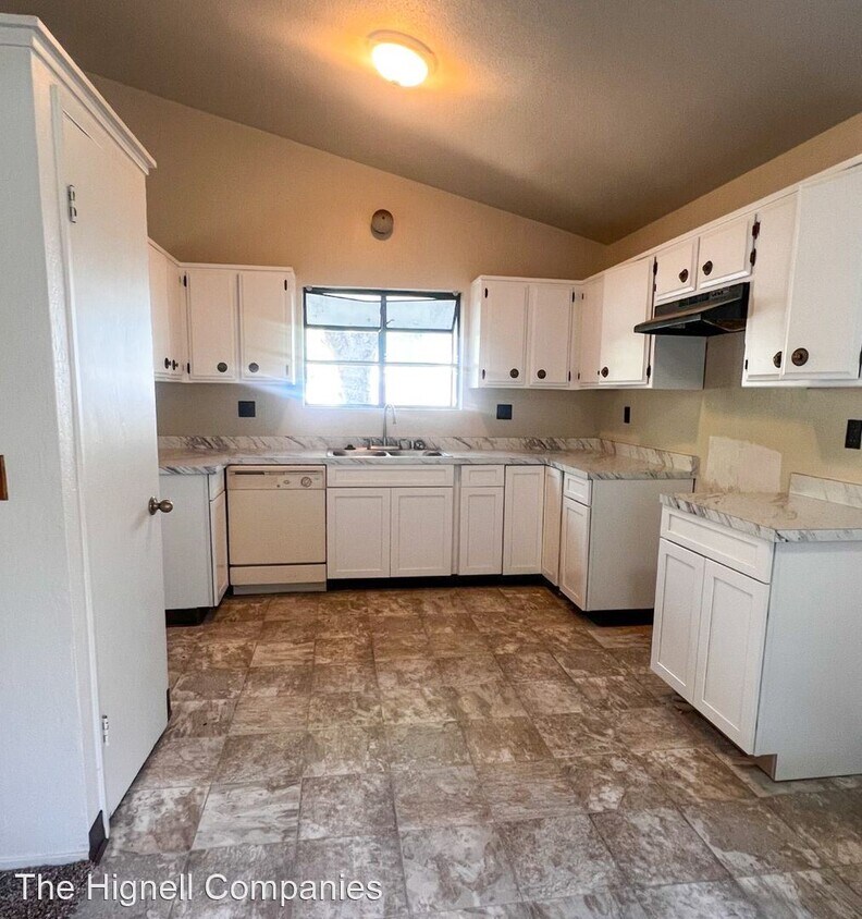 Primary Photo - 3 br, 2 bath House - 1475 Manzanita Ave.