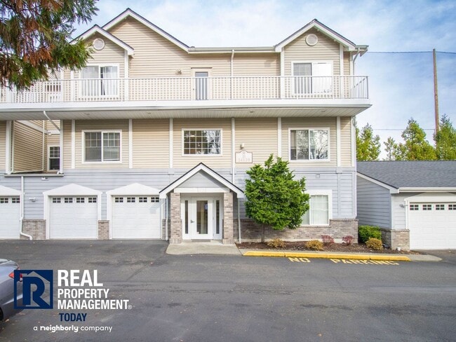 Building Photo - Beautifully Furnished 3 Bedroom Condo!