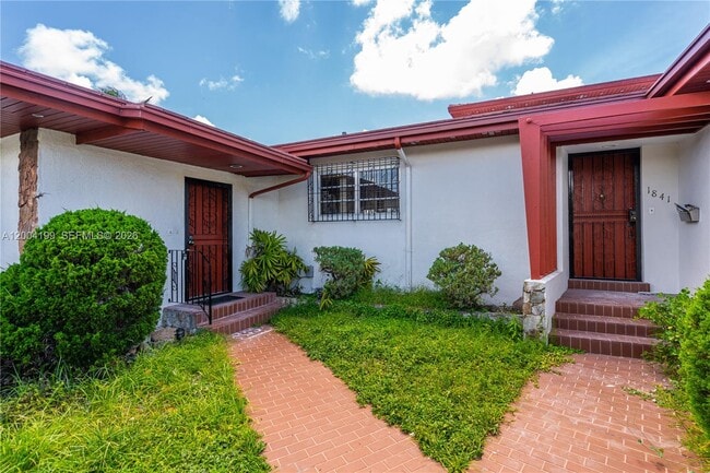 Foto del edificio - 1841 SW 29th Ave