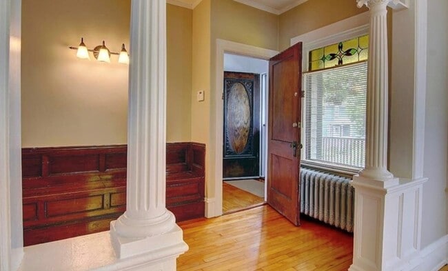 Building Photo - 173 Rochambeau Ave