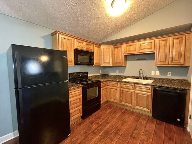 Building Photo - 3 Bedroom home for rent in a Great Neighbo...