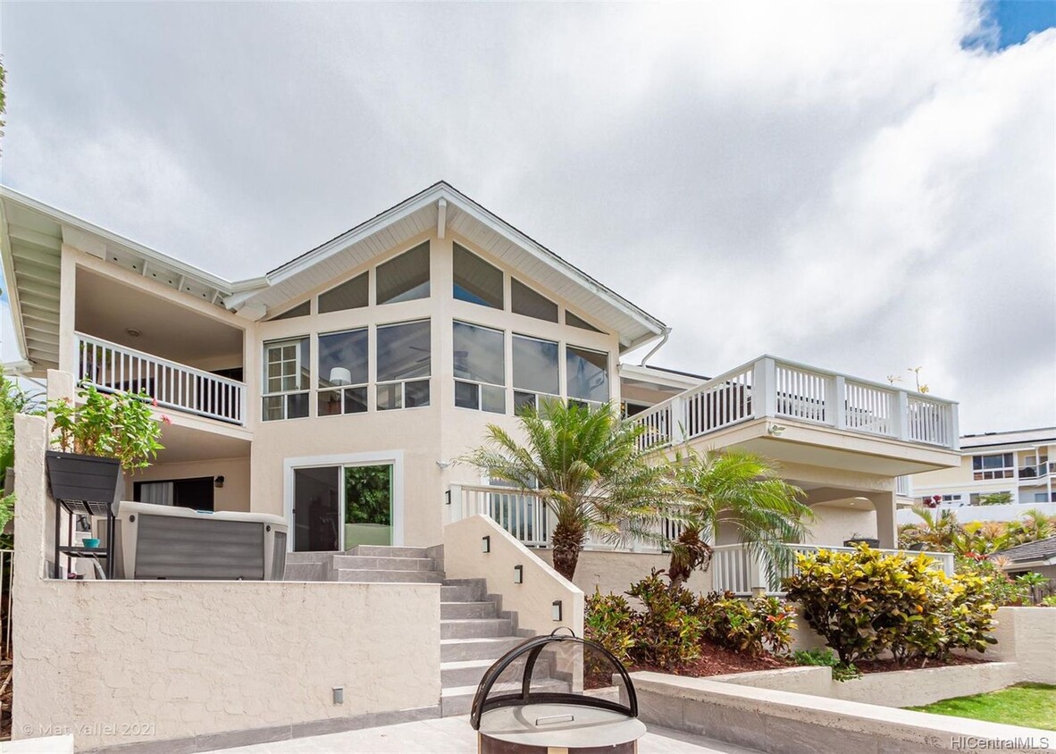 Foto principal - 4 Bed 3.5 Bath 2 Car Garage Home in Marine...