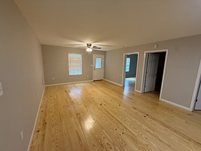 Foto del edificio - 80 Redwood Ln