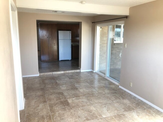 Foto del edificio - 5800 Bobwhite Ave