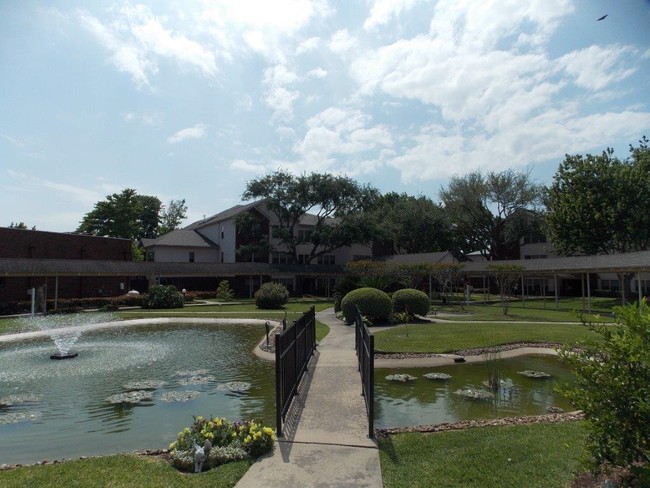 Building Photo - Lone Star Living