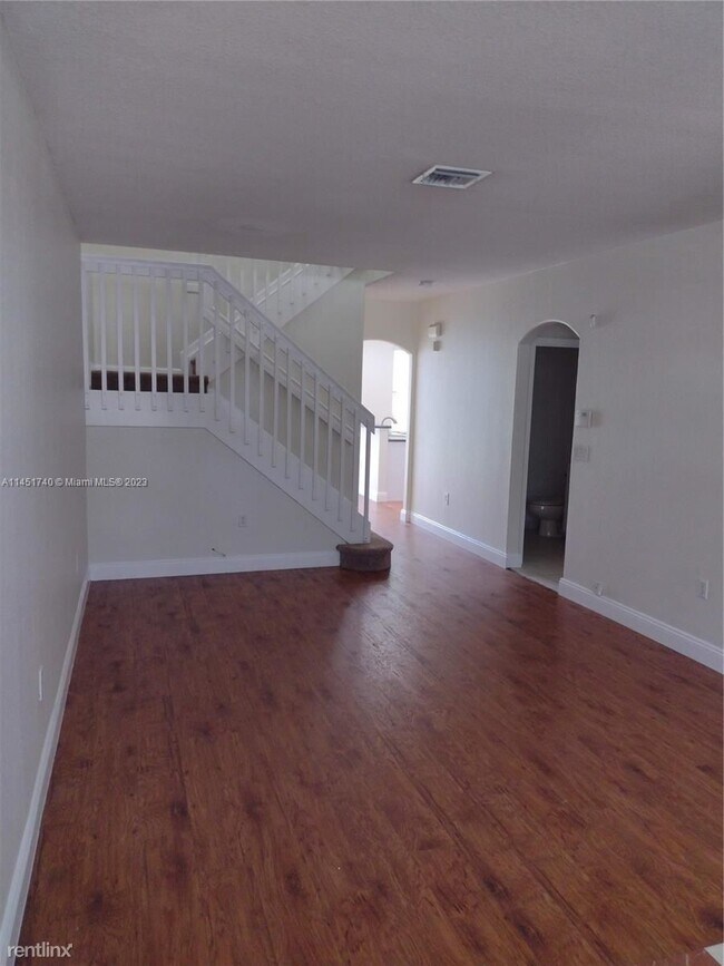 Building Photo - 4 br, 3.5 bath House - 2861 SW 84th Ter # 106