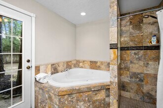 Building Photo - 2 Amber Fire Pl