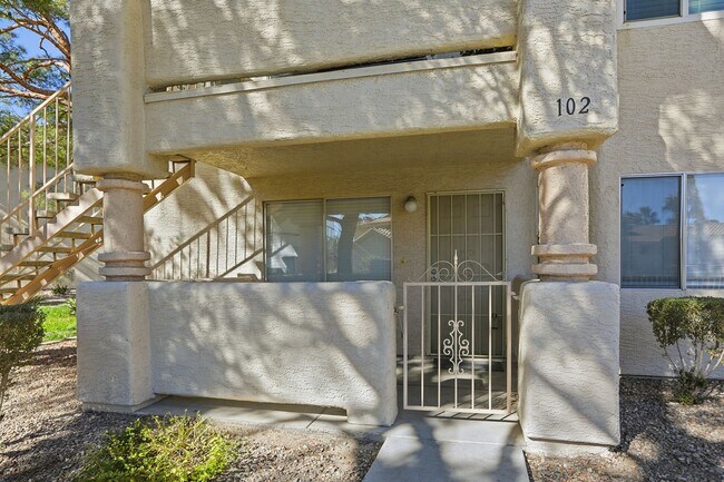 Foto del edificio - 2 bed, 2 bath Condo Right outside of Summerlin!
