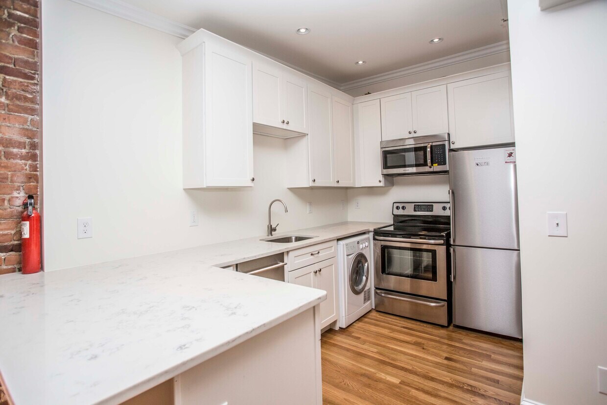Primary Photo - 146 Marlborough St
