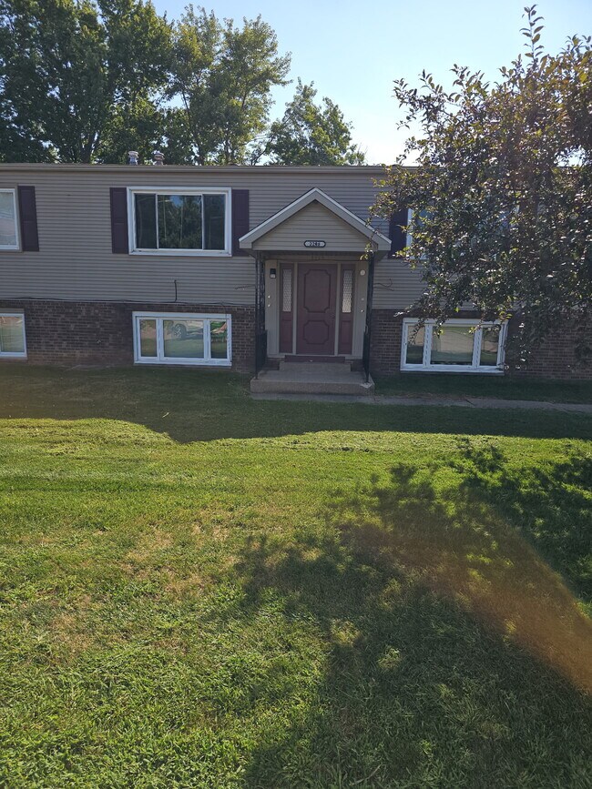 Building Photo - 2208 Piper Pl