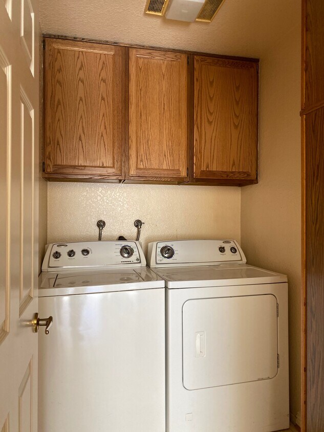 Utitlity room - 5420 Sylmar Ave