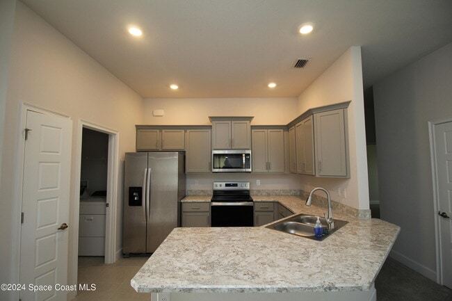 Foto del edificio - 2513 Pinwherry St NW